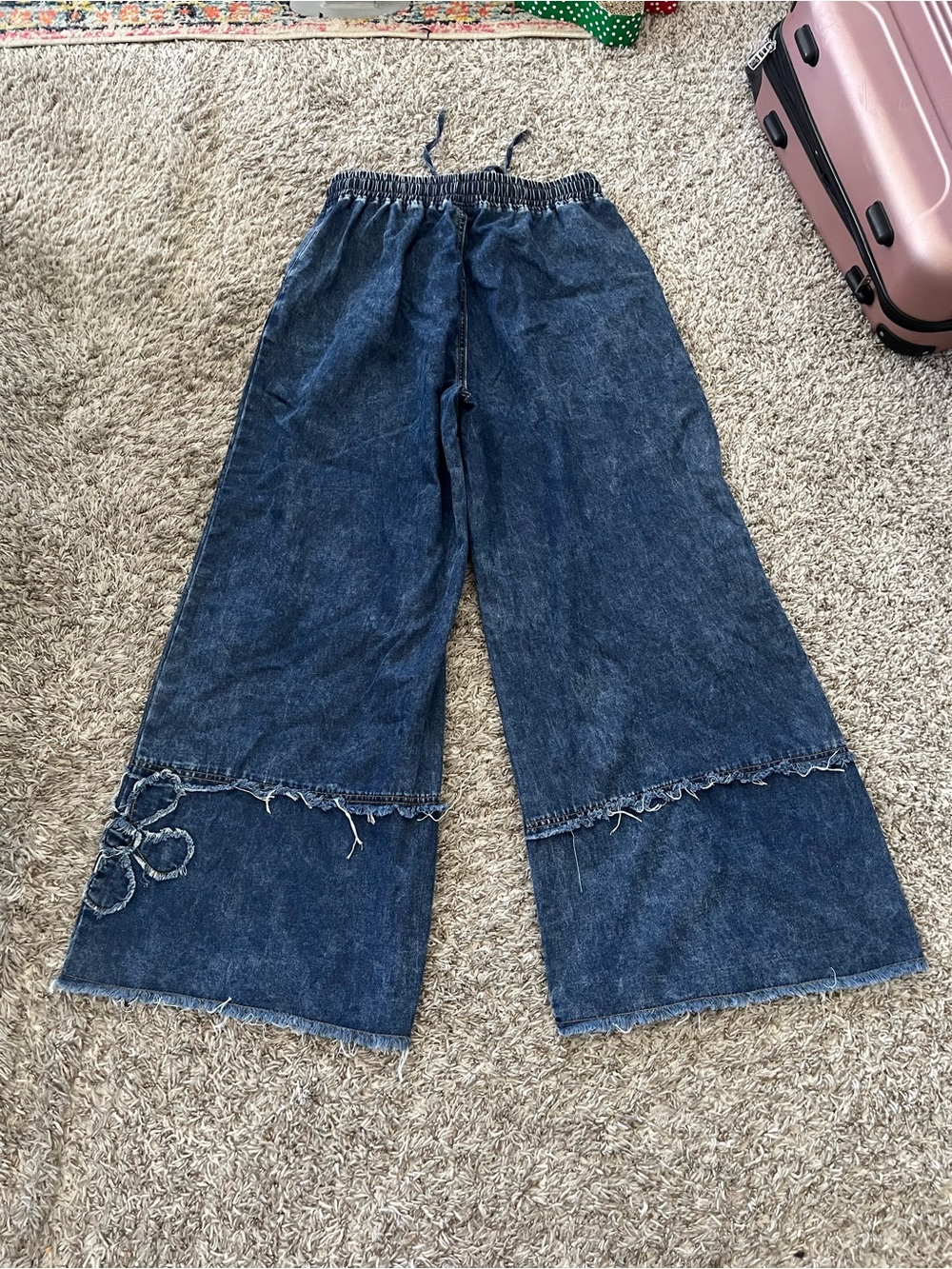 Medium Blue Wide Leg Stretchy Waistband Floral Appliqué Jeans Women's Size L - Picture 4 of 16